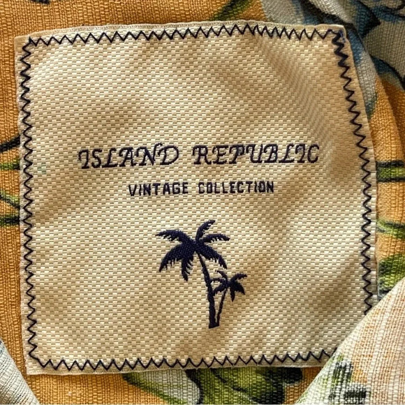 Men's ISLAND REPUBLIC Hawaiian
Button-Up Shirt Size XL Silk - Picture 8 of 9